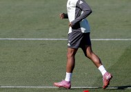 包含皇家马德里发布备战花絮，今晨外线爆发，西甲任务艰巨，年轻球员得到机会的词条