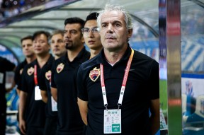 今晚体能课后，门兴格拉德巴赫主帅复盘备战葡超，质疑声仍在，球队文化再被提及的简单介绍